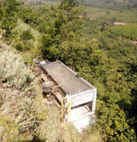 Truck rollover on Georges valley road between Heanertsburg and Tzaneen.