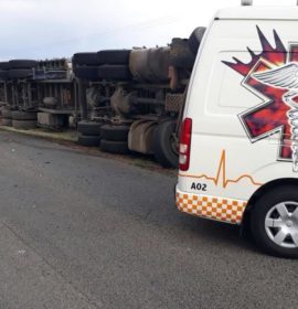 Truck rollover on the R375 between Kimberley and Douglas
