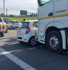 One injured in a truck and vehicle collision in Linksfield