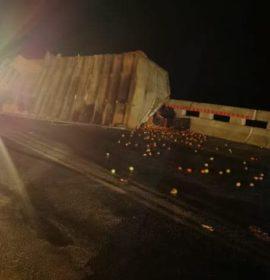 Truck rollover on the R37