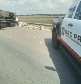 One injured in a truck rollover in Kempton Park