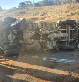Two dead in a truck crash on the R617