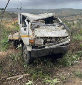 Three Injured After Truck Plummets Down Embankment: Oakford – KZN
