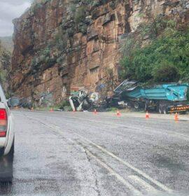 Fatal truck crash on the R37 at Cheunespoort