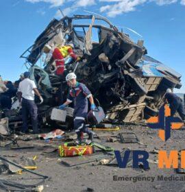 Head-on collision between a truck and a bus on the N8