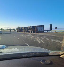 Truck rollover on Outeniqua pass