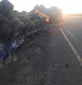 Truck rollover along the N9 between Aberdeen & Graaff Reinet
