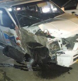 Tow truck collides with oncoming vehicle at Oaklands – KZN
