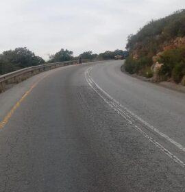 Broken down truck on the Olifantskop mountain pass along the N10 between Paterson & Cookhouse