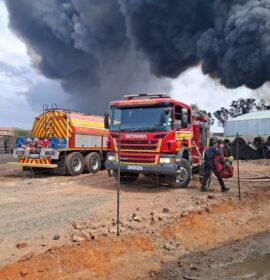 Tshwane Emergency Services prevents the spread of a Pretoria North factory blaze