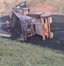 Truck rollover crash on the N2 between Mtubatuba and Hluhluwe