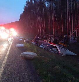 A truck overturned on the N2 just past Weza turnoff