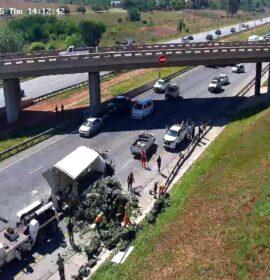 Truck Crash on the R21 Southbound after Nellmapius Drive