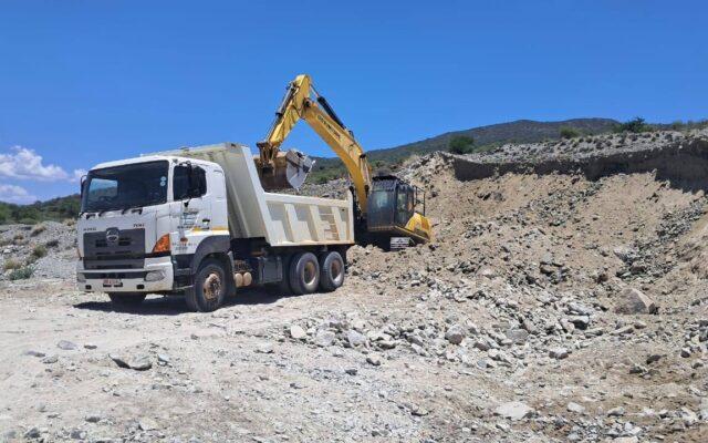 Work continues on the damaged D4180 Atok-GaSelepe road