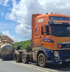 Truck with mechanical failure on the N2 highway to Pongola, KZN