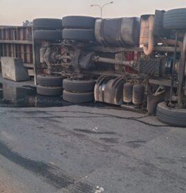 Truck rollover at 4 Ways, 3 Rivers, Vereeniging