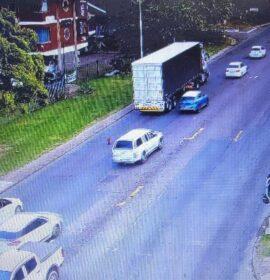 A stationary truck in the left lane on St John’s Road, Pinetown
