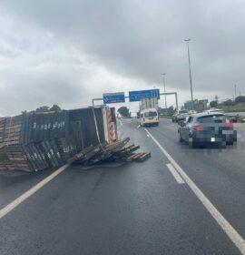 A truck has overturned on the R24 direction east