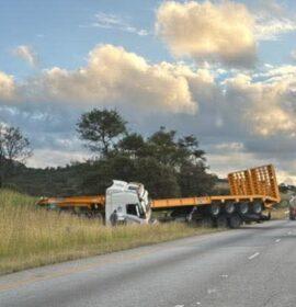 An abnormal truck jack-knifed on the N1 southbound, just past The Ranch, near White Crosses