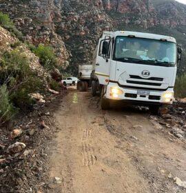 An interlink truck became stuck near Teeberg, Swartberg Pass