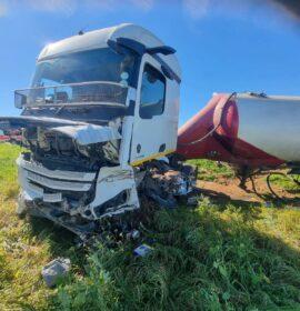 Collision on the N7 near Tweefontein Farm involving 2 heavy motor vehicles and 1 light delivery vehicle