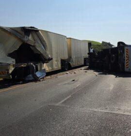 Three people injured in a heavy motor vehicle crash on the N2 freeway between Sibaya and Umhloti