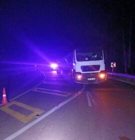 Stationary truck on the R71 near Edensgate, Magoebaskloof
