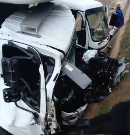 Four injured after delivery truck and tow truck collide – La Mercy