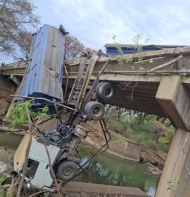 Truck crash on the D1296 between the R555 and R37 via Mangabane