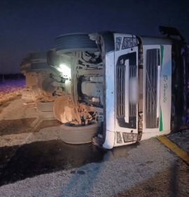 Road closure after a truck rollover on the R521 between Polokwane and Dendron at Rita