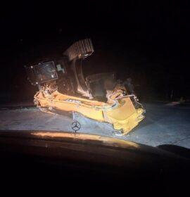 Excavator rolls from abnormal vehicle on the R37 between Chuenespoort and Polokwane