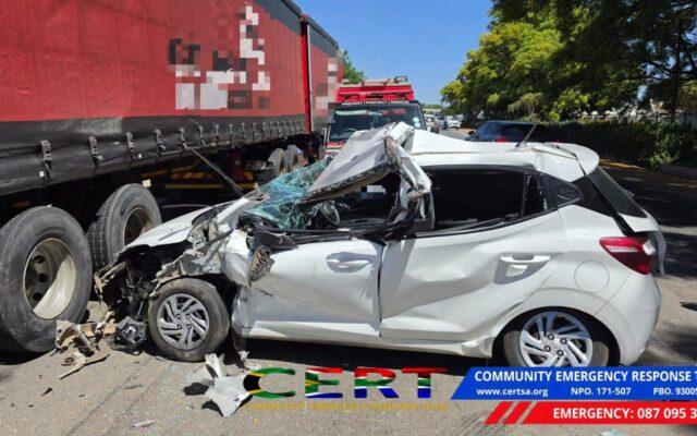 A light motor vehicle and a stationary truck collided on the R511 near Laezonia, Centurion